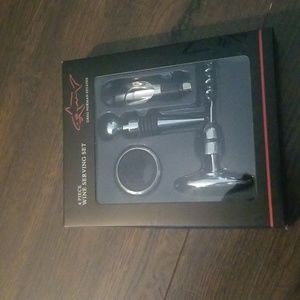 NIB Greg Norman wine serving set